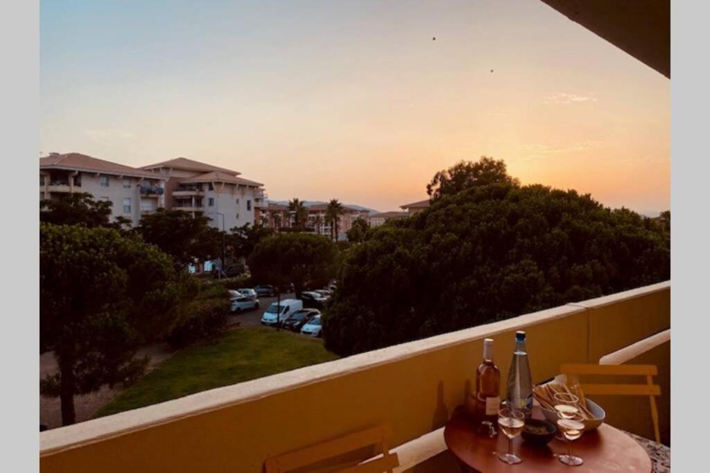 Superbe Appartement A 100M De La Mer, Et A Cote De La Base Nature Frejus Exterior photo